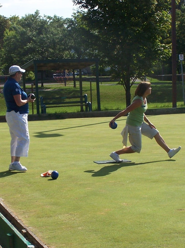 Alternate shot with your opponent.